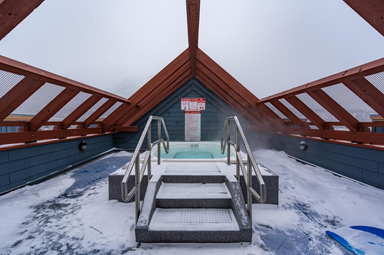 Fenwick Vacation Rental Open Hot Tub Glorious Mountain 2 Bedroom Canmore Exterior foto